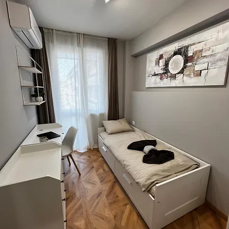 Monaco 100 Sq M 3bdr On Oborishte Street With Wifi ソフィア