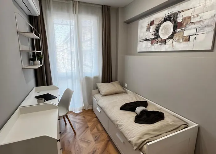Monaco 100 Sq M 3bdr On Oborishte Street With Wifi София