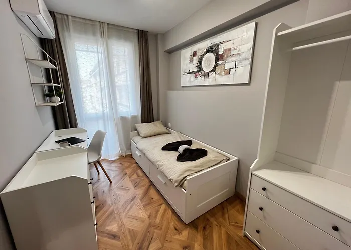 Monaco 100 Sq M 3bdr On Oborishte Street With Wifi *